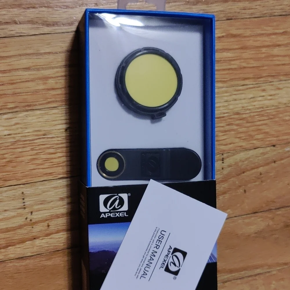 New- Apexel detachable 18 MM wide angle lens.